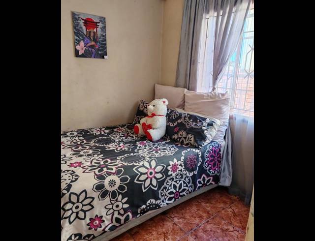 2 BEDROOM HOUSE FOR SALE IN LENASIA SOUTH EXT 4
